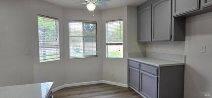 Building Photo - 112 Spinnaker Ct