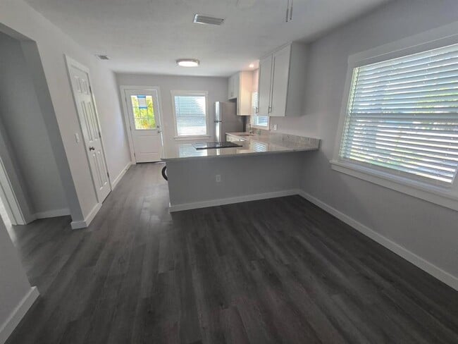 Building Photo - 107 29th St