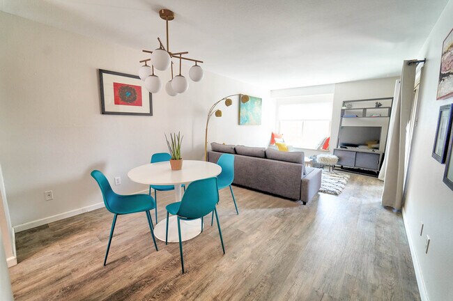 Building Photo - 4535 North Carefree Circle