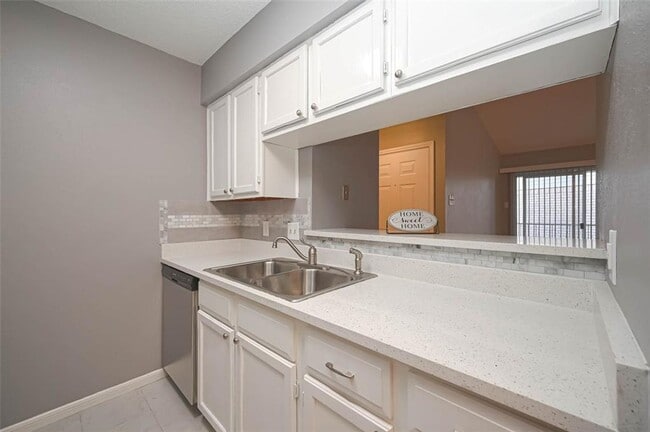 Building Photo - 2120 El Paseo St