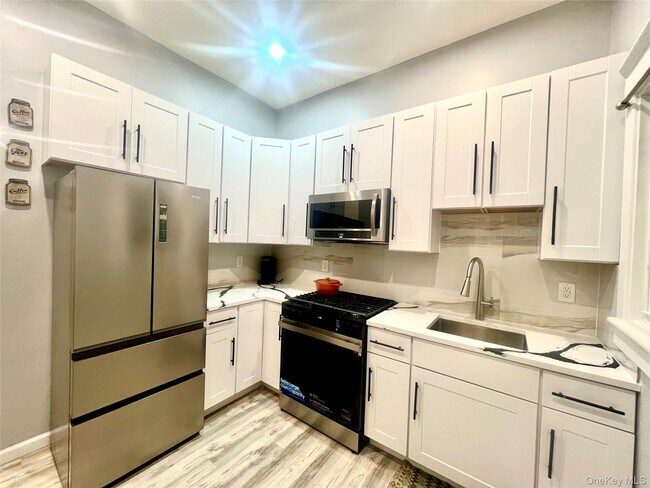 Foto del edificio - 17 Academy Ave