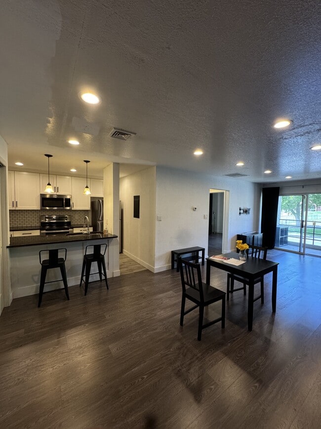Building Photo - 110 S 800 E