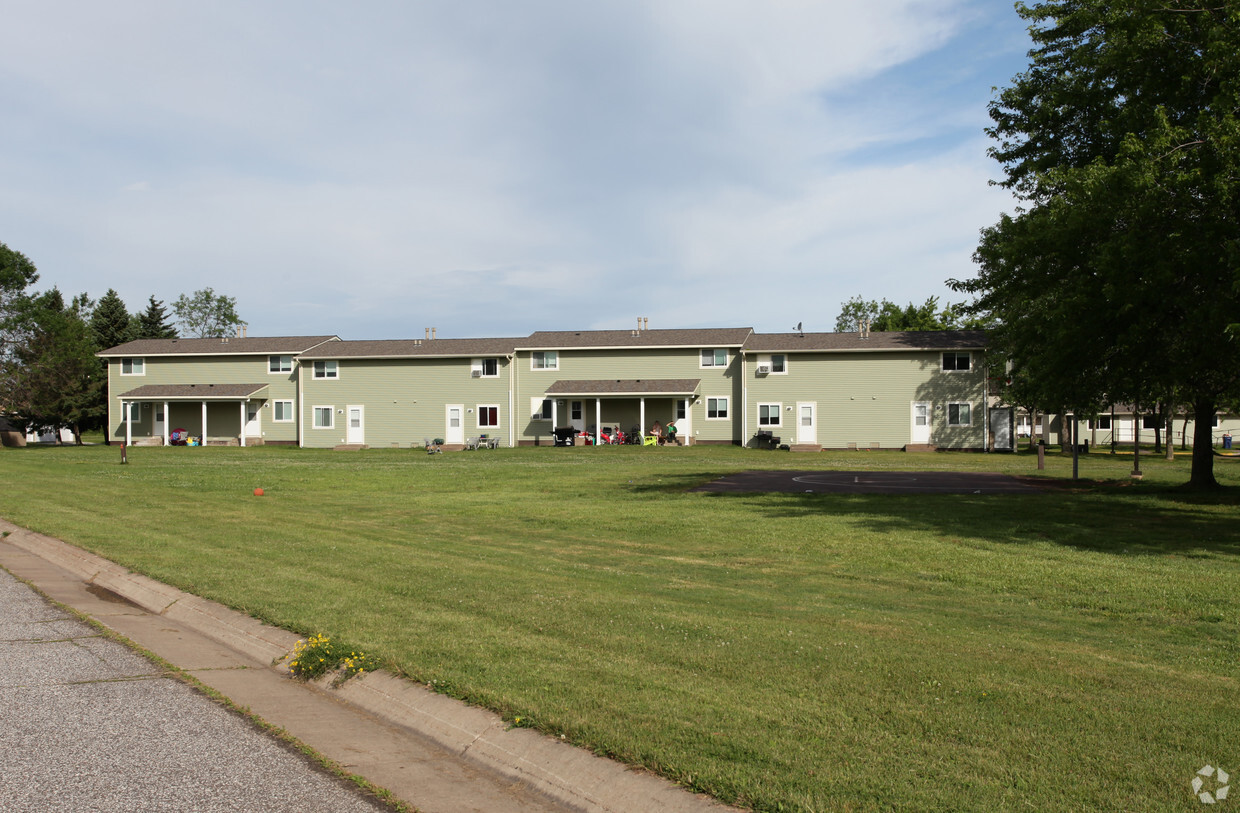 Building Photo - Superior Townhomes