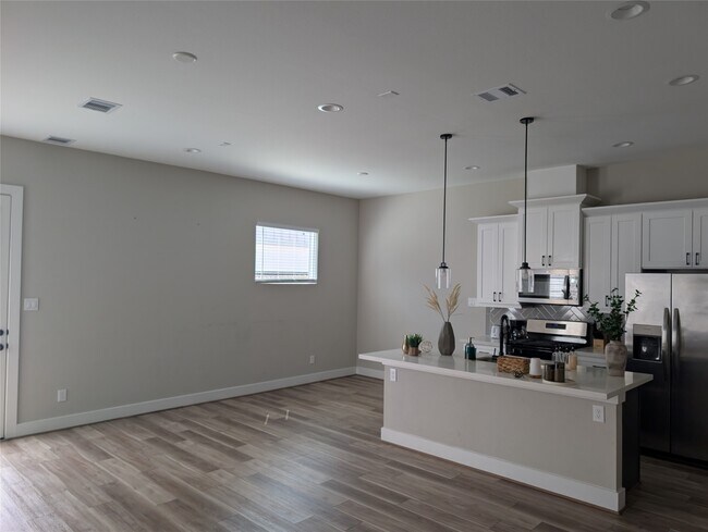 Foto del edificio - 8404 Curry Rd