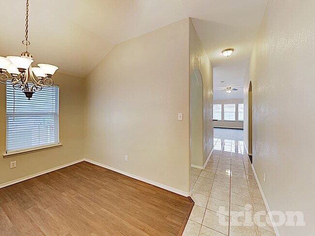 Building Photo - 2934 Margeaux Dr