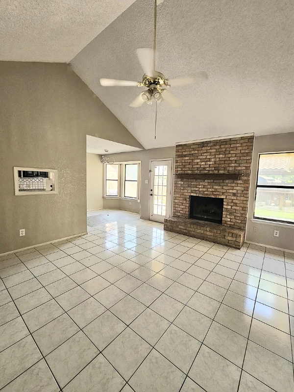 Building Photo - 1709 Lincolnshire Way
