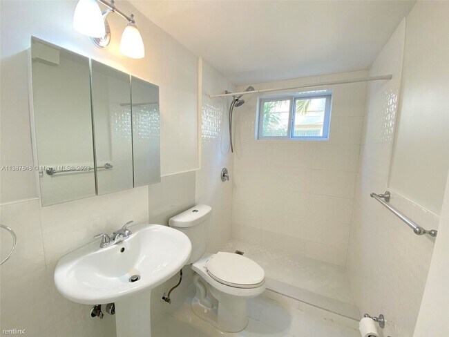 Building Photo - 2 br, 1 bath House - Biscayne Beach