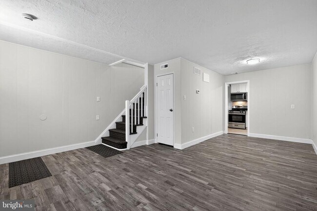 Foto del edificio - 5708 Mitchell Rd