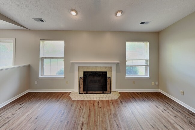 Building Photo - 5985 Sycamore Forge Ln