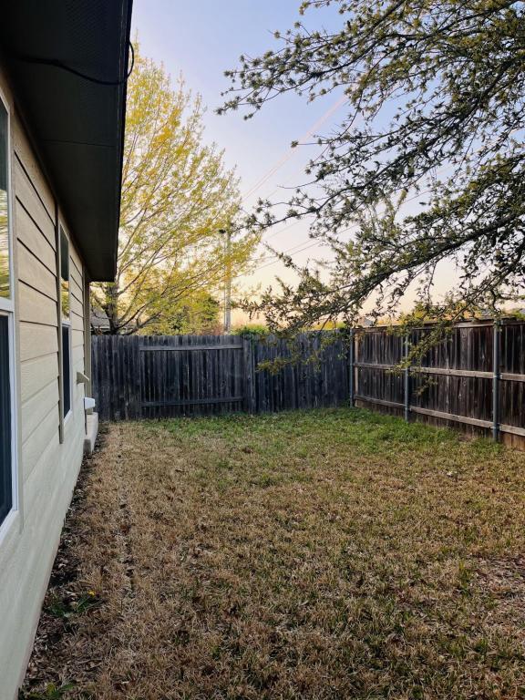 Building Photo - 2212 Nestlewood Dr