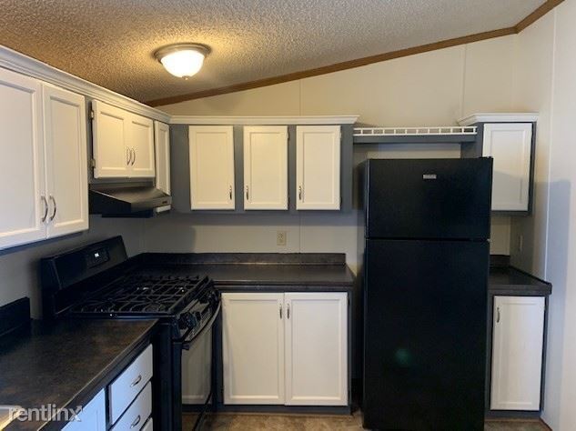 Primary Photo - 30 Pineview Dr