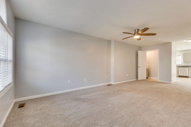 Foto del edificio - Now Available | 2 Bedroom 2.5 Bath | Bristol, TN