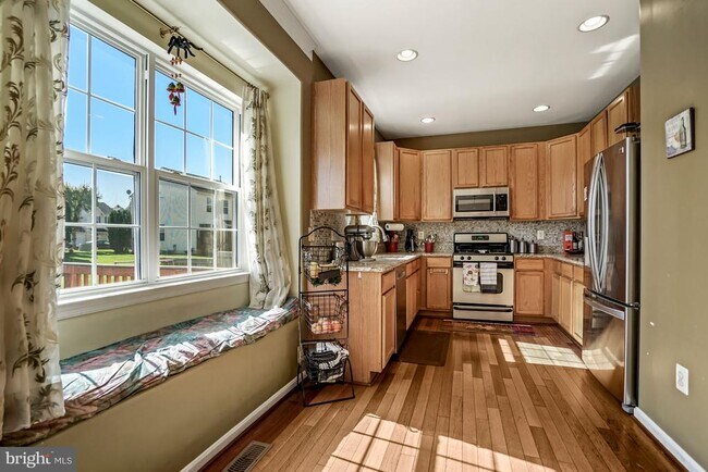 Building Photo - 22385 Maison Carree Square