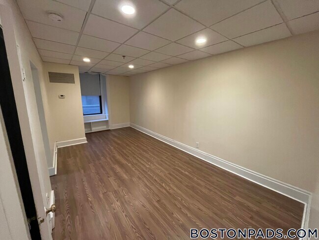 Building Photo - 62 Boylston St