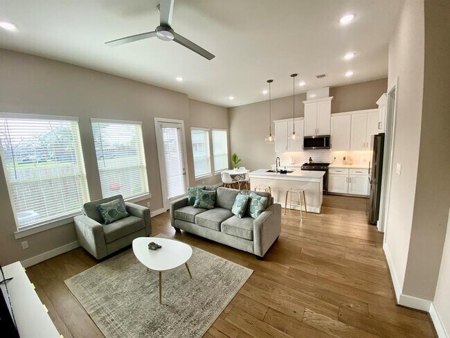 Building Photo - 305 Chobani Ln