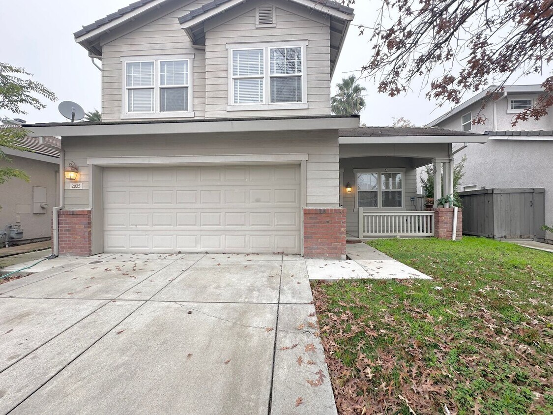Beautiful Natomas Park Home – 5 Bed / 3 Bath, new interior paint, 2 story! - Beautiful Natomas Park Home – 5 Bed / 3 Bath, new interior paint, 2 story!