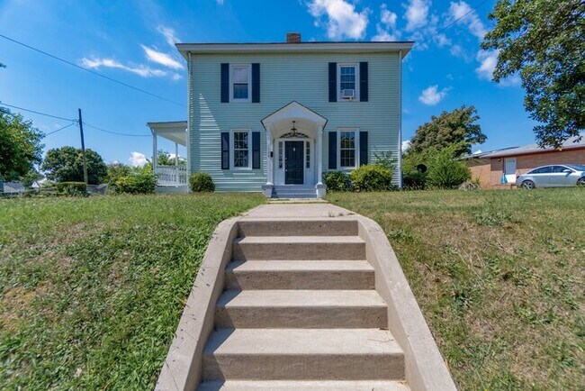 Foto del edificio - GORGEOUS COLONIAL HOME FOR RENT IN NEWPORT NEWS!!!