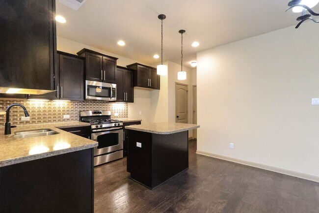 Building Photo - 10904 Minter Ct