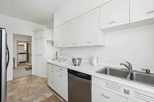 Building Photo - 631 O'Farrell St