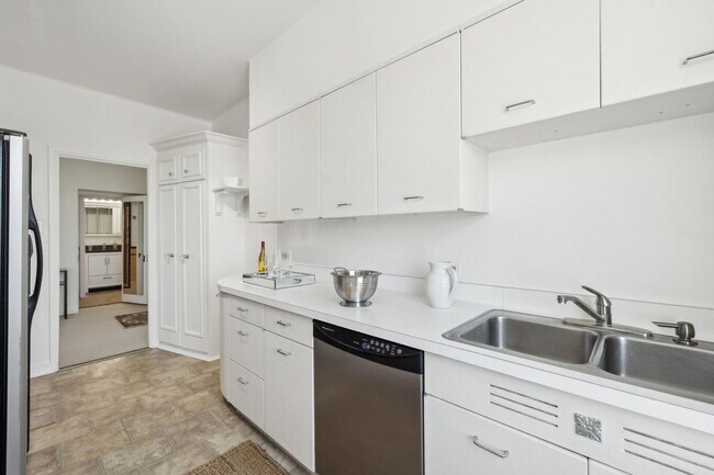 Foto del edificio - 631 O'Farrell St