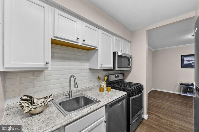 Foto del edificio - 11240 Chestnut Grove Square