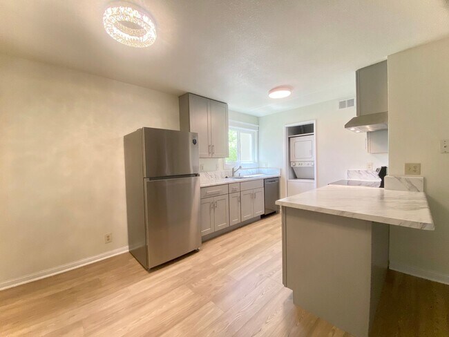 Building Photo - Lovely Remodeled Condo for Rent in Fremont!