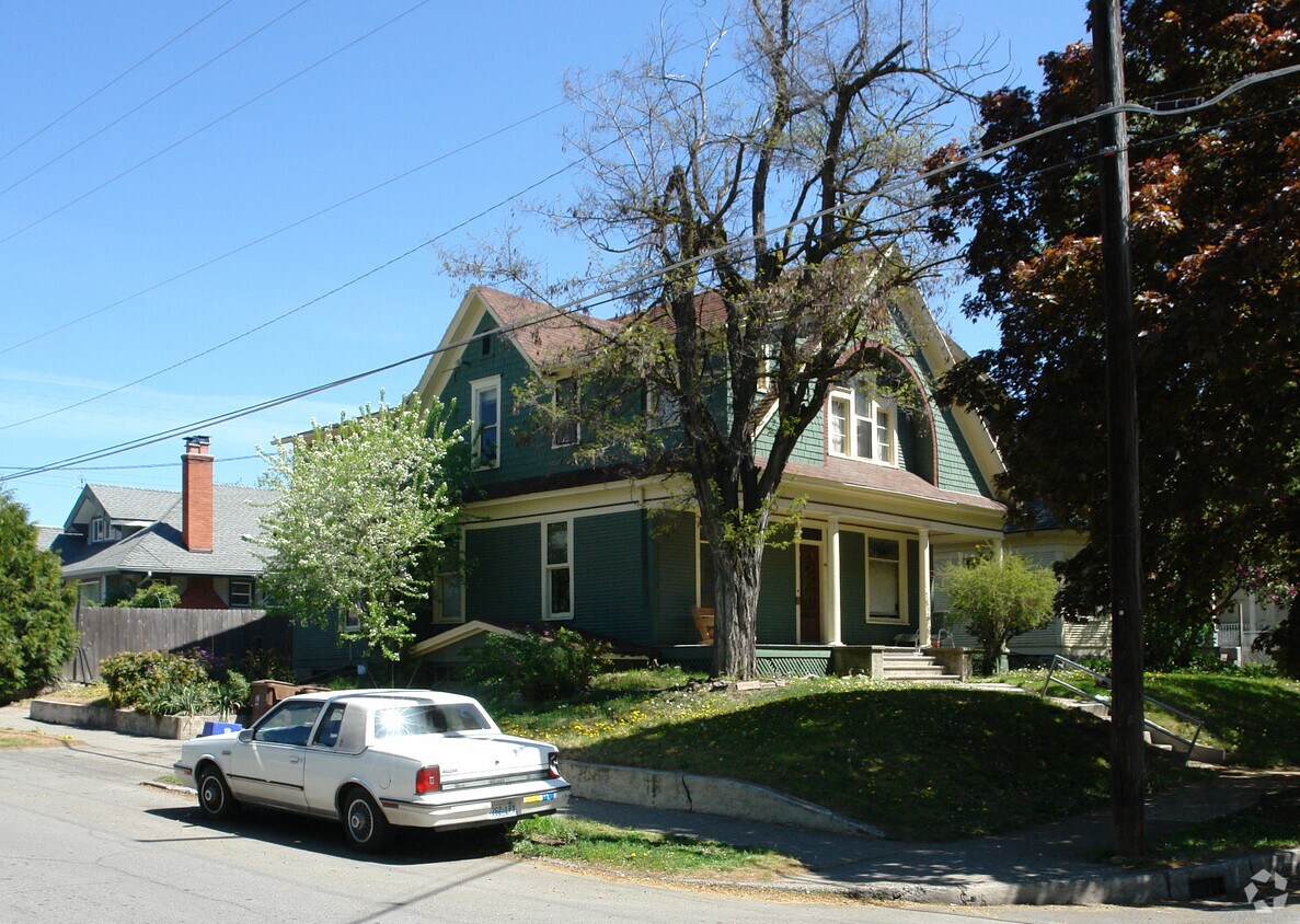 Primary Photo - 1028 W Augusta Ave