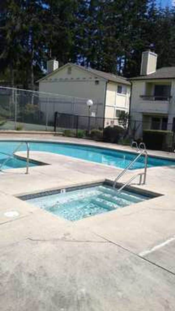 Building Photo - Great 1br 1bath Condo w/Tennis court/swimm...