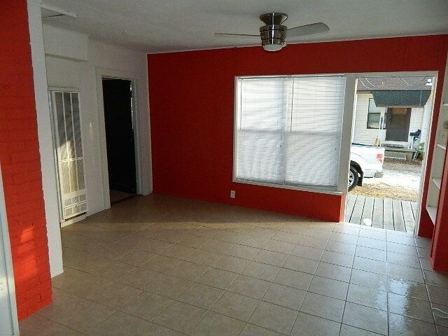 Building Photo - 129 W Boles St