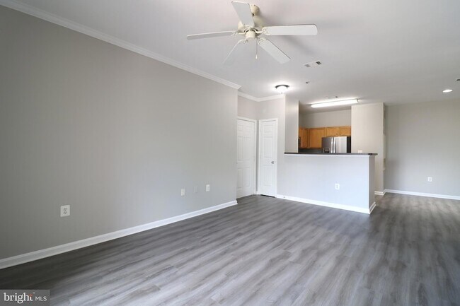 Foto del edificio - 5117 Travis Edward Way