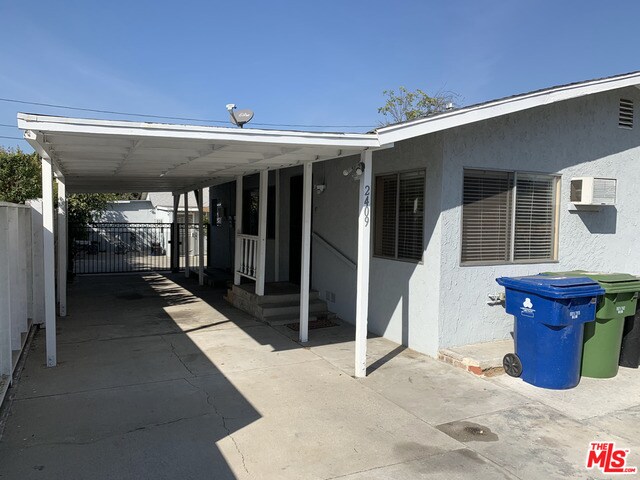 Primary Photo - 2409 Cabot St