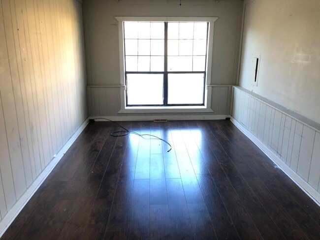 Foto del edificio - 908 Redstone Ln