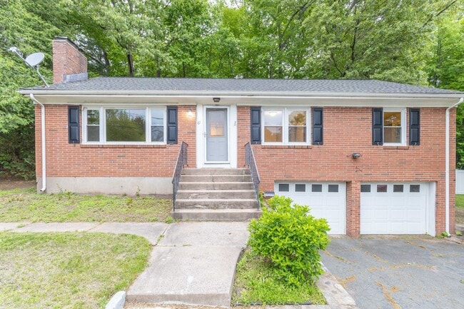 Building Photo - 3 Bedroom, 2 Bathroom home with Finished B...