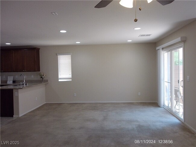 Foto del edificio - 8643 Rowland Bluff Ave