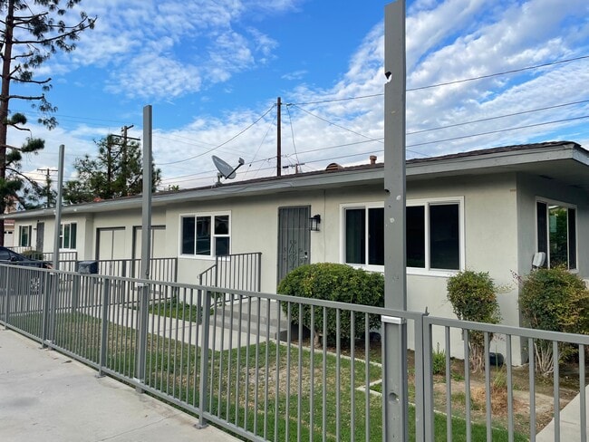 Building Photo - 7634 Garvalia Ave