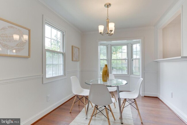 Building Photo - 1845 Sharwood Pl