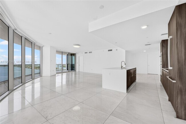 Foto del edificio - 488 NE 18th St