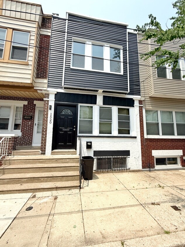 Primary Photo - 1520 S Myrtlewood St