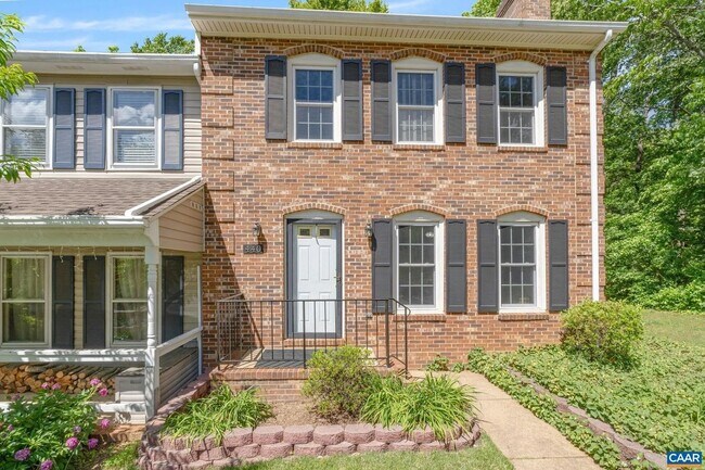 Foto del edificio - Lovely 3BR end unit townhouse