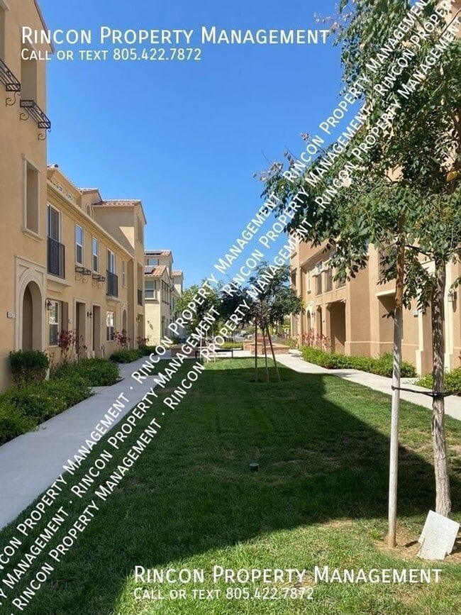 Building Photo - Gorgeous Teso Robles Townhome--Camarillo *...