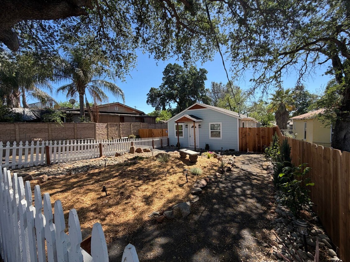 Foto del edificio - Fully Renovated 3BR Home | New HVAC + Washer/Dryer + Stainless Appliances | Designer Finishes | O...