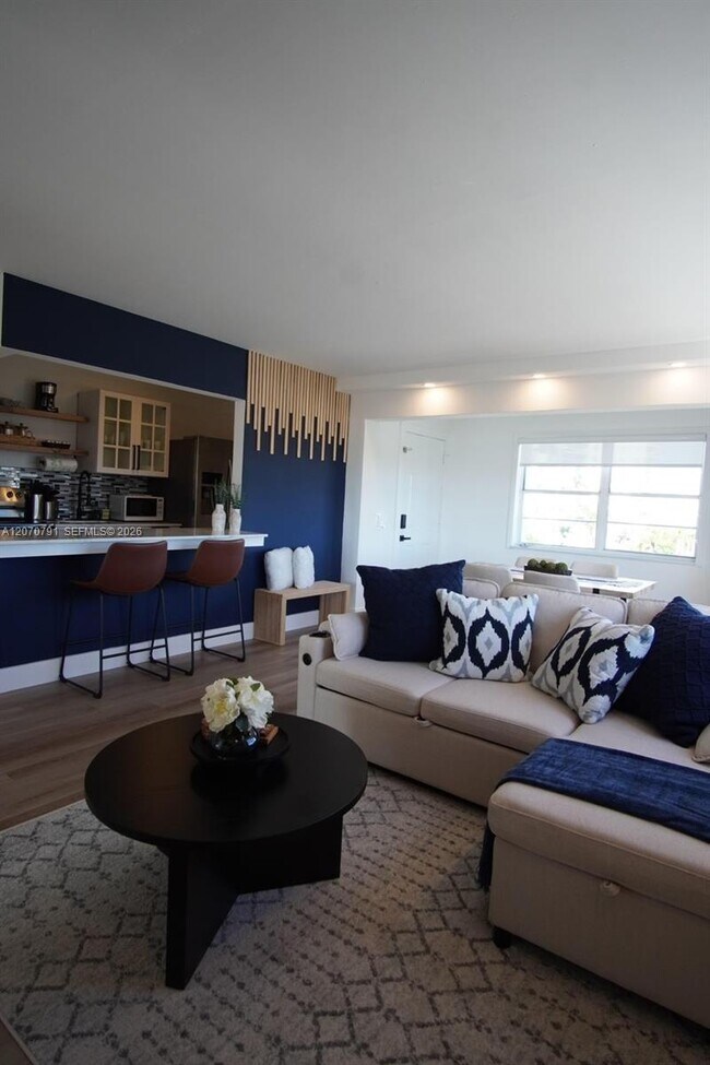 Foto del edificio - 7904 West Dr