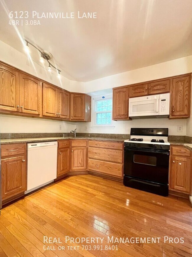 Foto del edificio - 6123 Plainville Ln