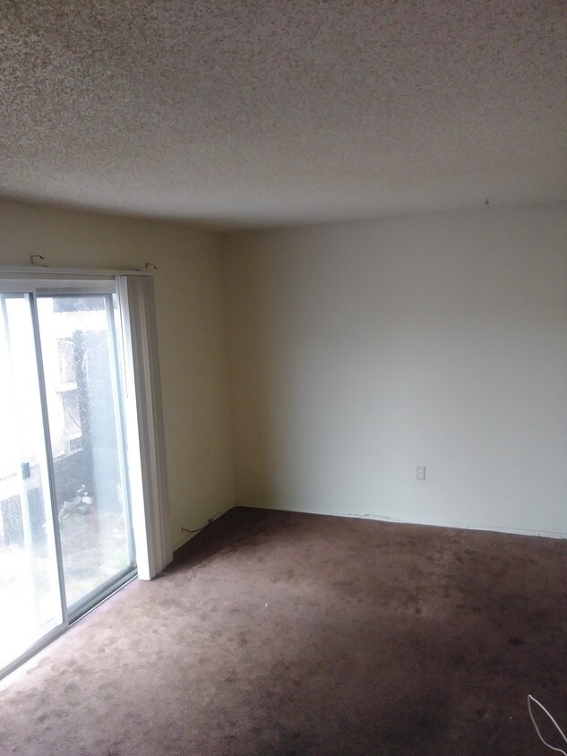 Foto principal - 4046 Vineland Ave