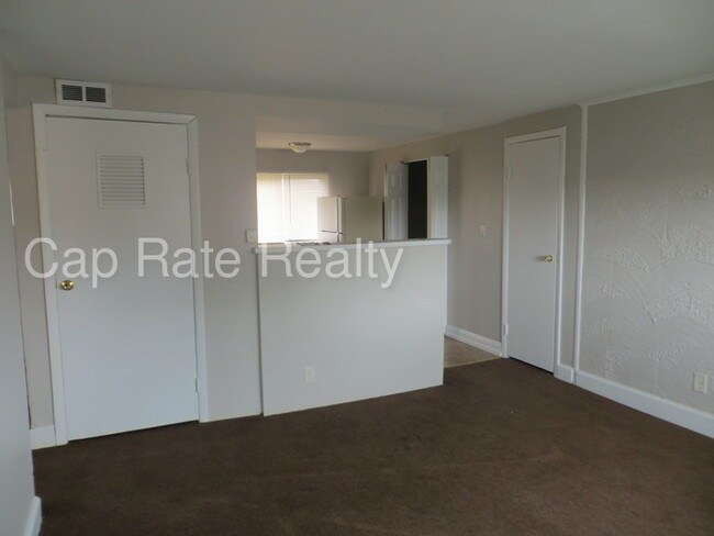 Building Photo - 3632 Cushing C OPEN Sun 12/2 2-4 PM