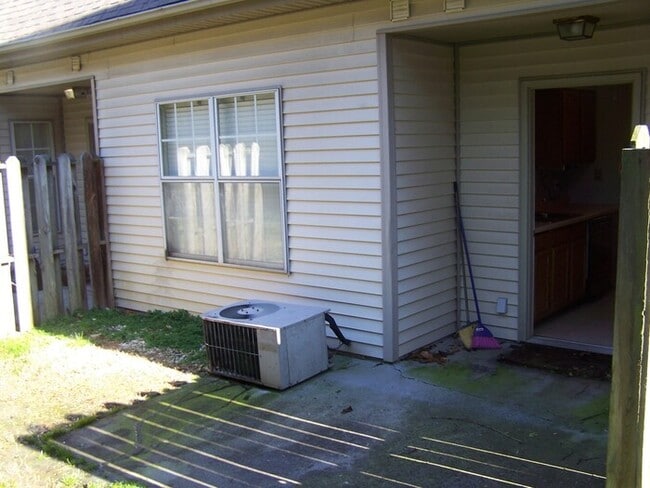 Photo - 2 Bath townhouse with hardwood floors and ...