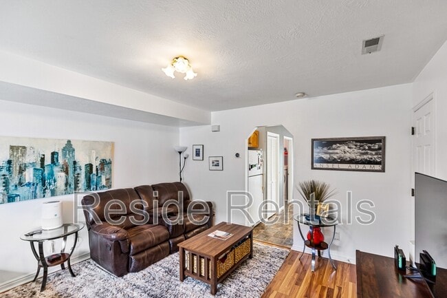 Building Photo - 1637 Talon Dr