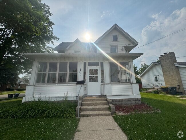 Building Photo - 733 16th Ave
