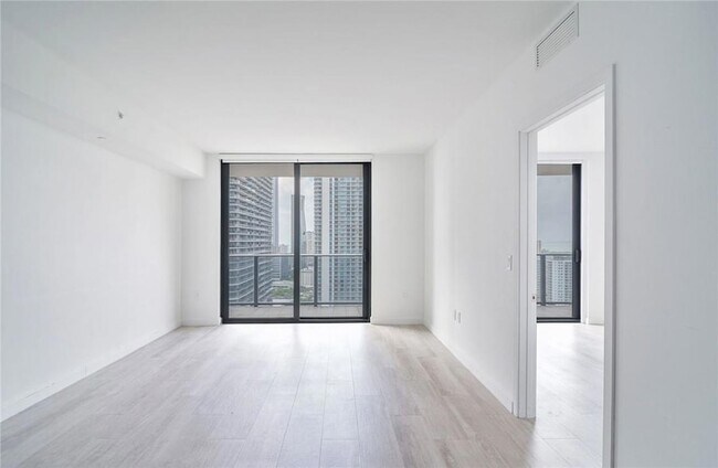 Foto del edificio - 45 SW 9th St