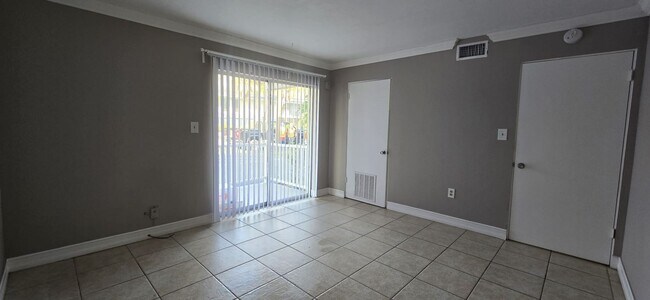 Foto del edificio - READY TO MOVE IN!!! FAST APPROVAL!